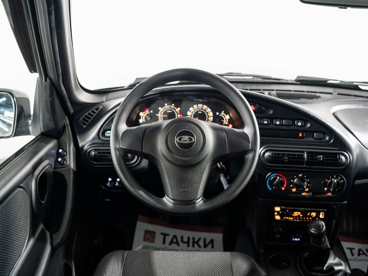 Лада Нива Тревел 2021 - фото автомобиля