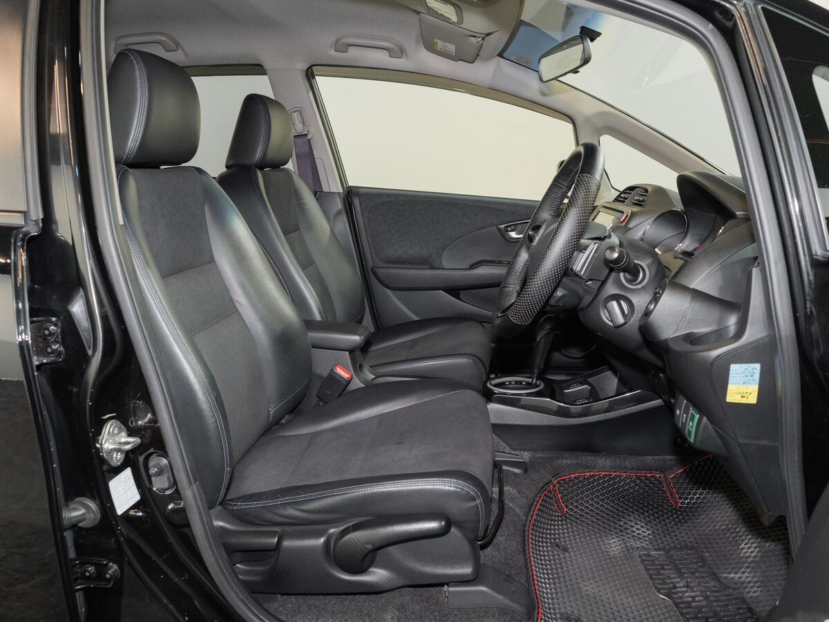 Honda Fit Shuttle 2014 - фото автомобиля