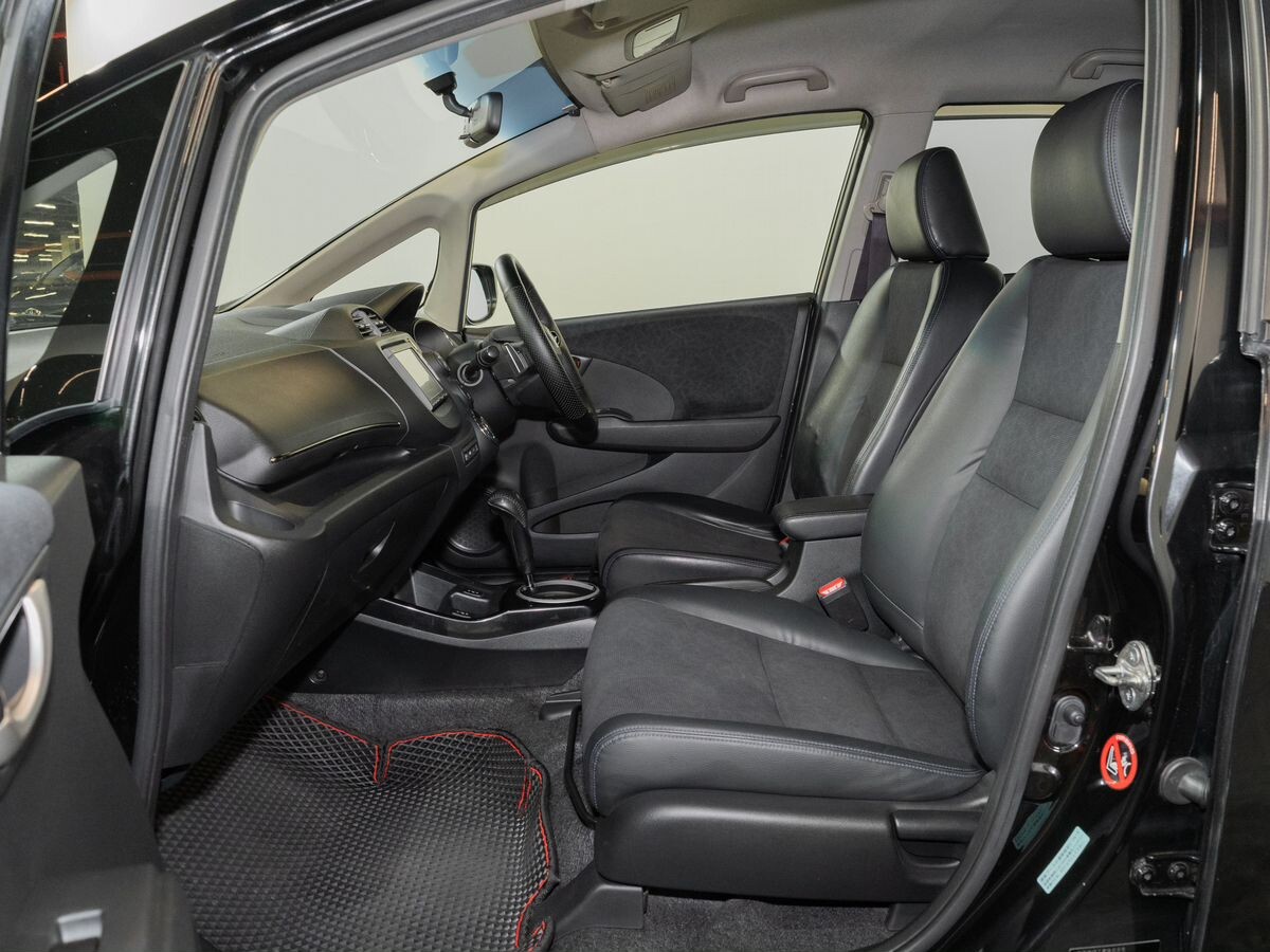 Honda Fit Shuttle 2014 - фото автомобиля