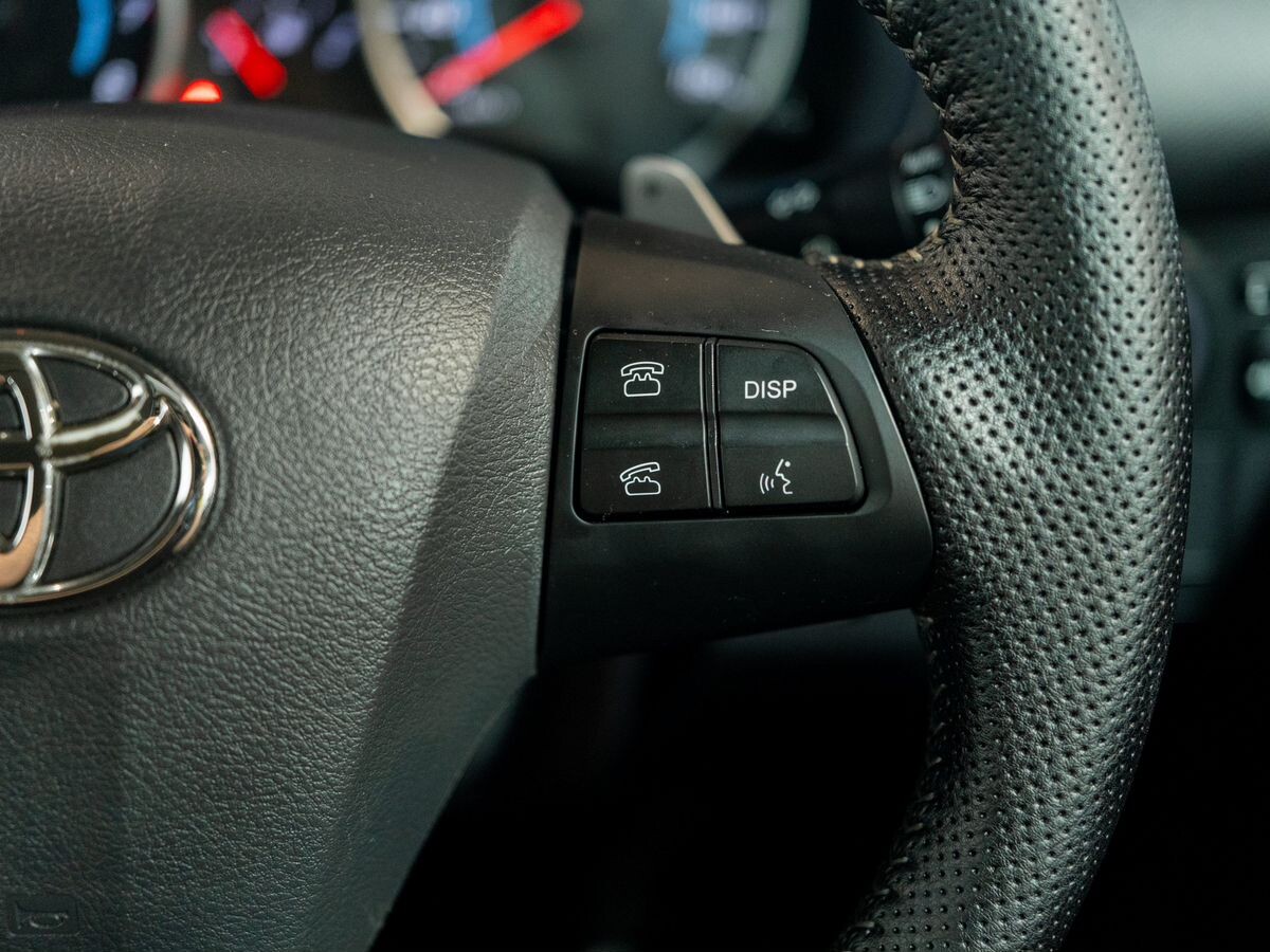 Toyota Wish 2011 - фото автомобиля