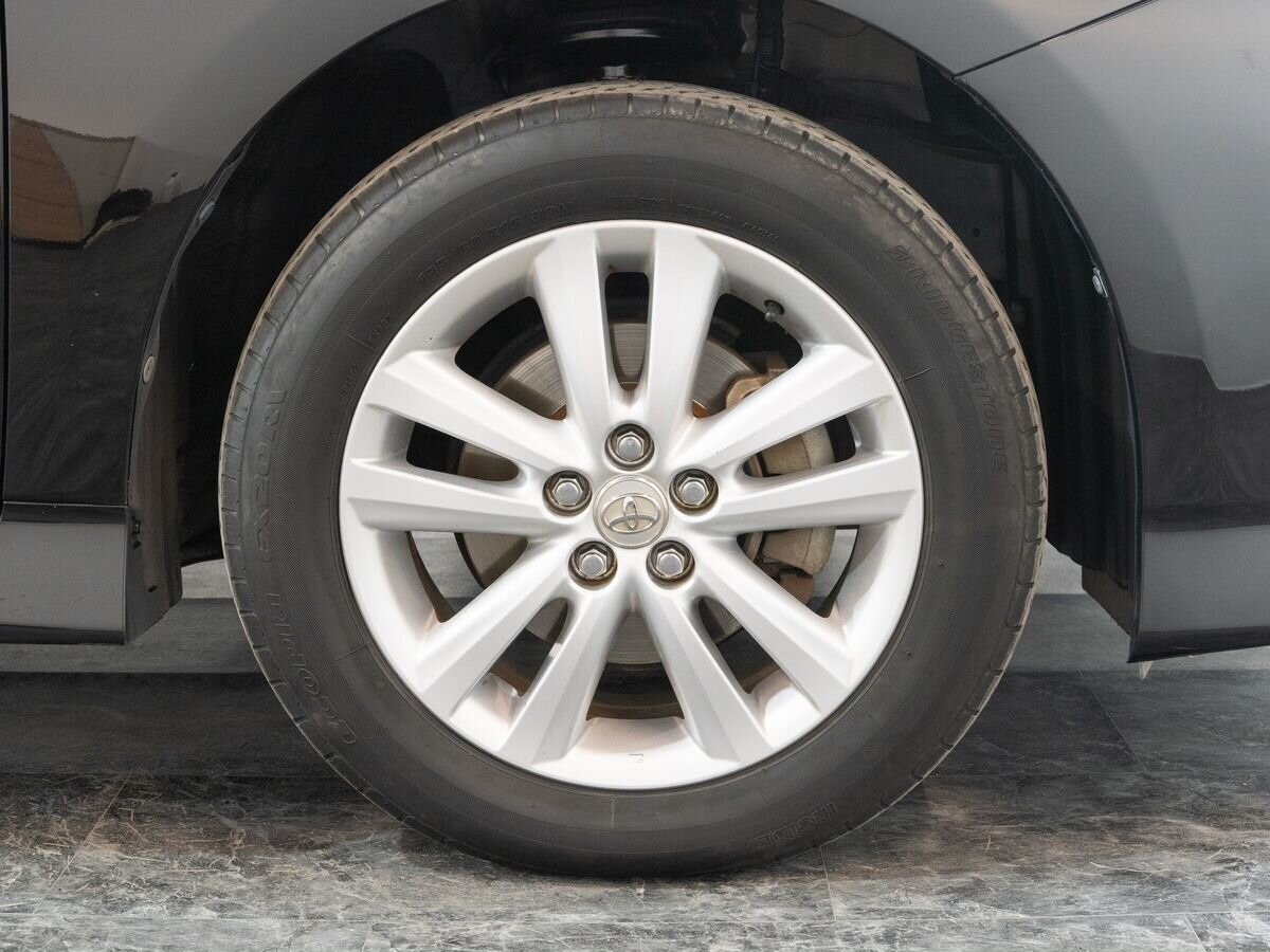 Toyota Wish 2011 - фото автомобиля
