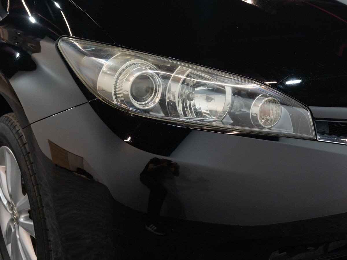 Toyota Wish 2011 - фото автомобиля