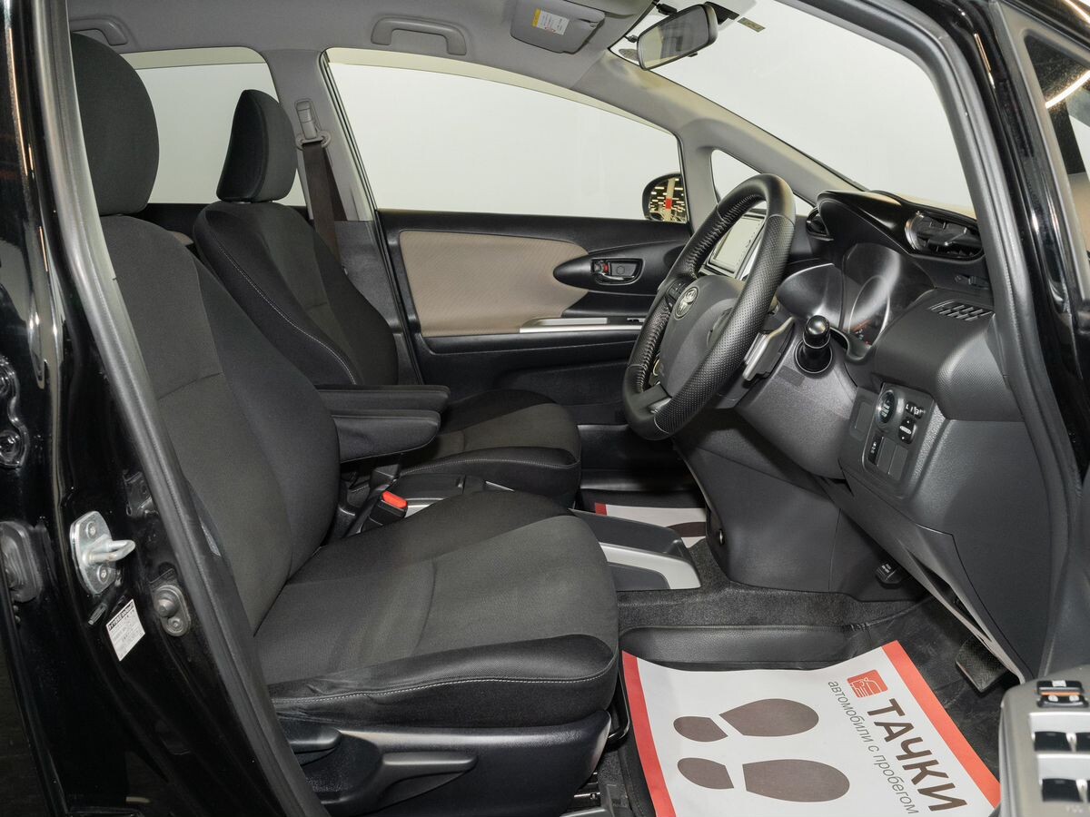Toyota Wish 2011 - фото автомобиля