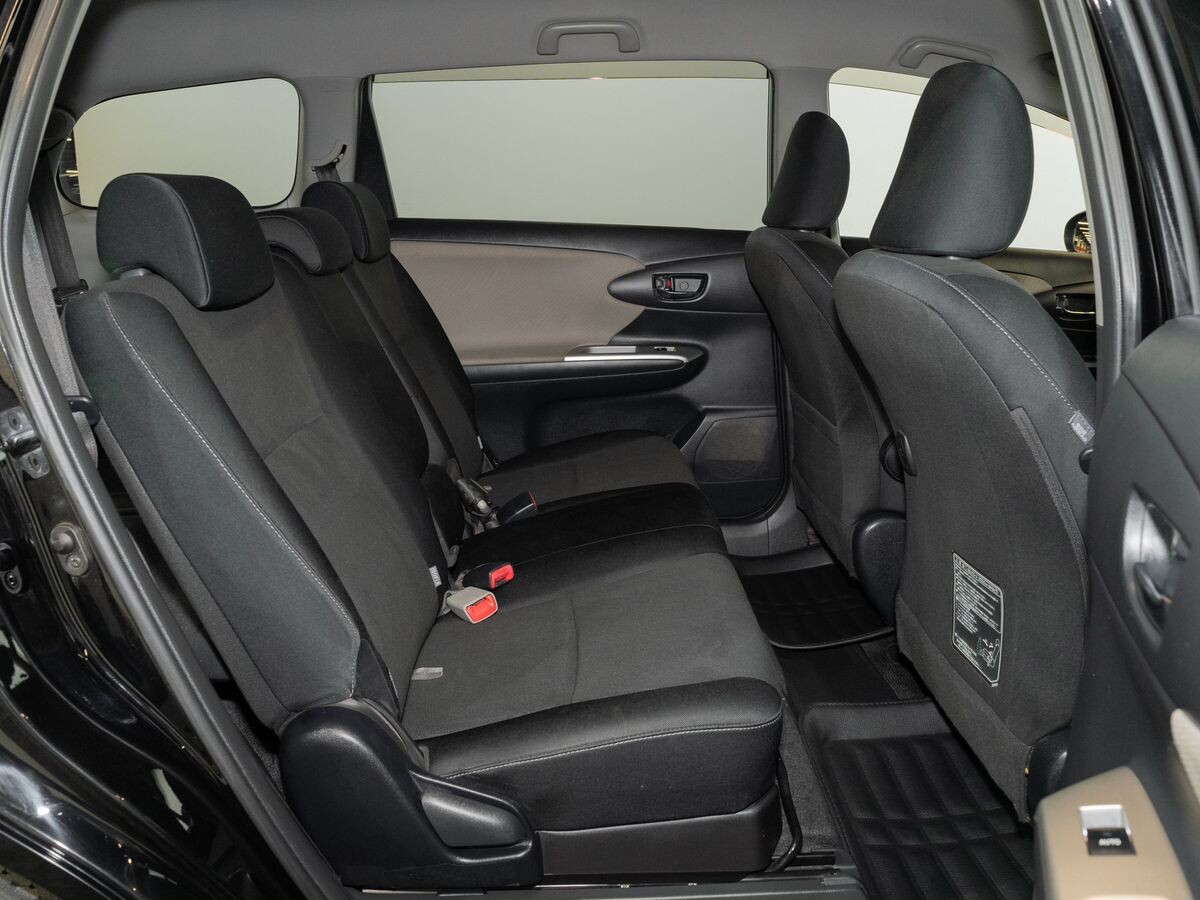 Toyota Wish 2011 - фото автомобиля