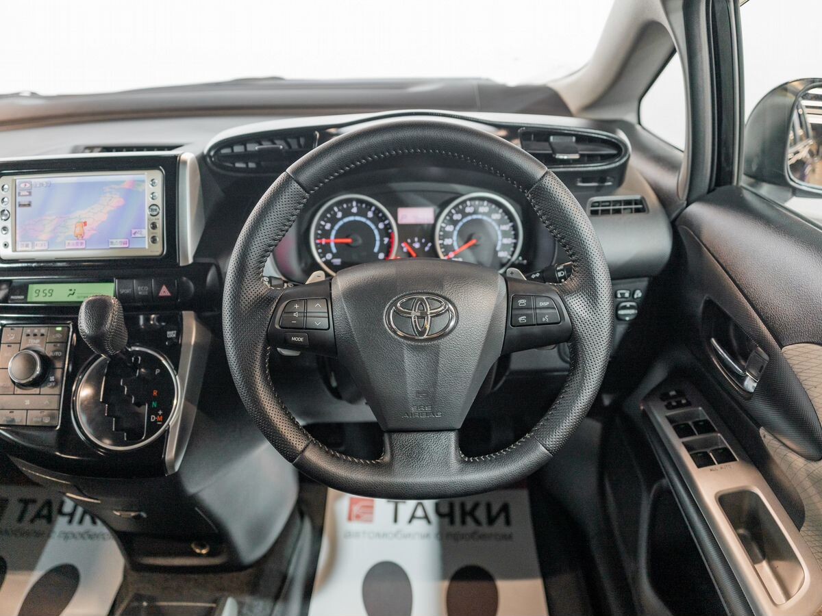Toyota Wish 2011 - фото автомобиля