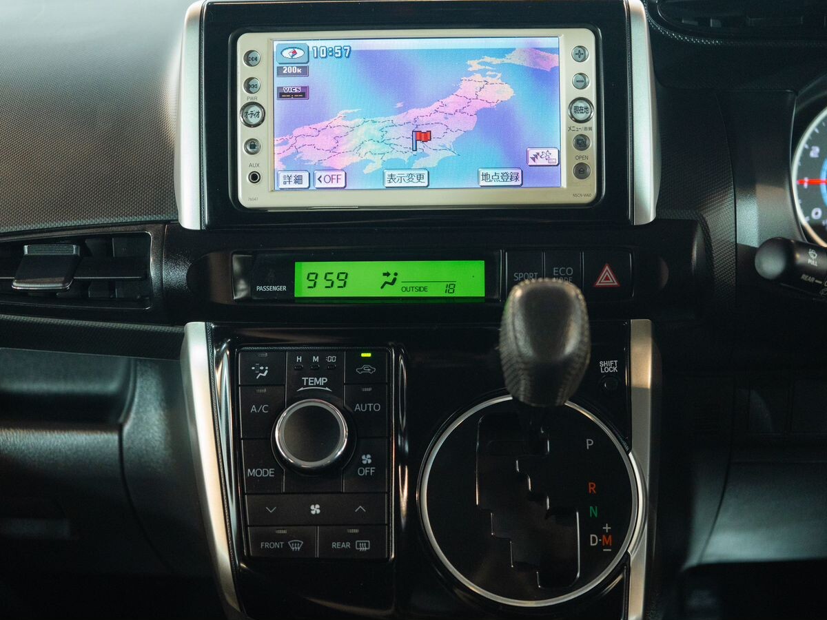 Toyota Wish 2011 - фото автомобиля
