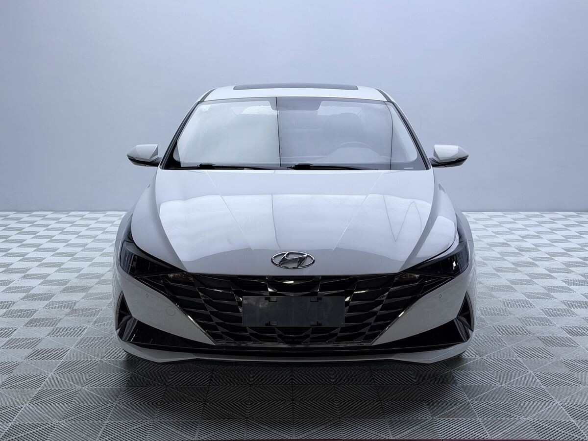 Hyundai Elantra 2022 - фото автомобиля