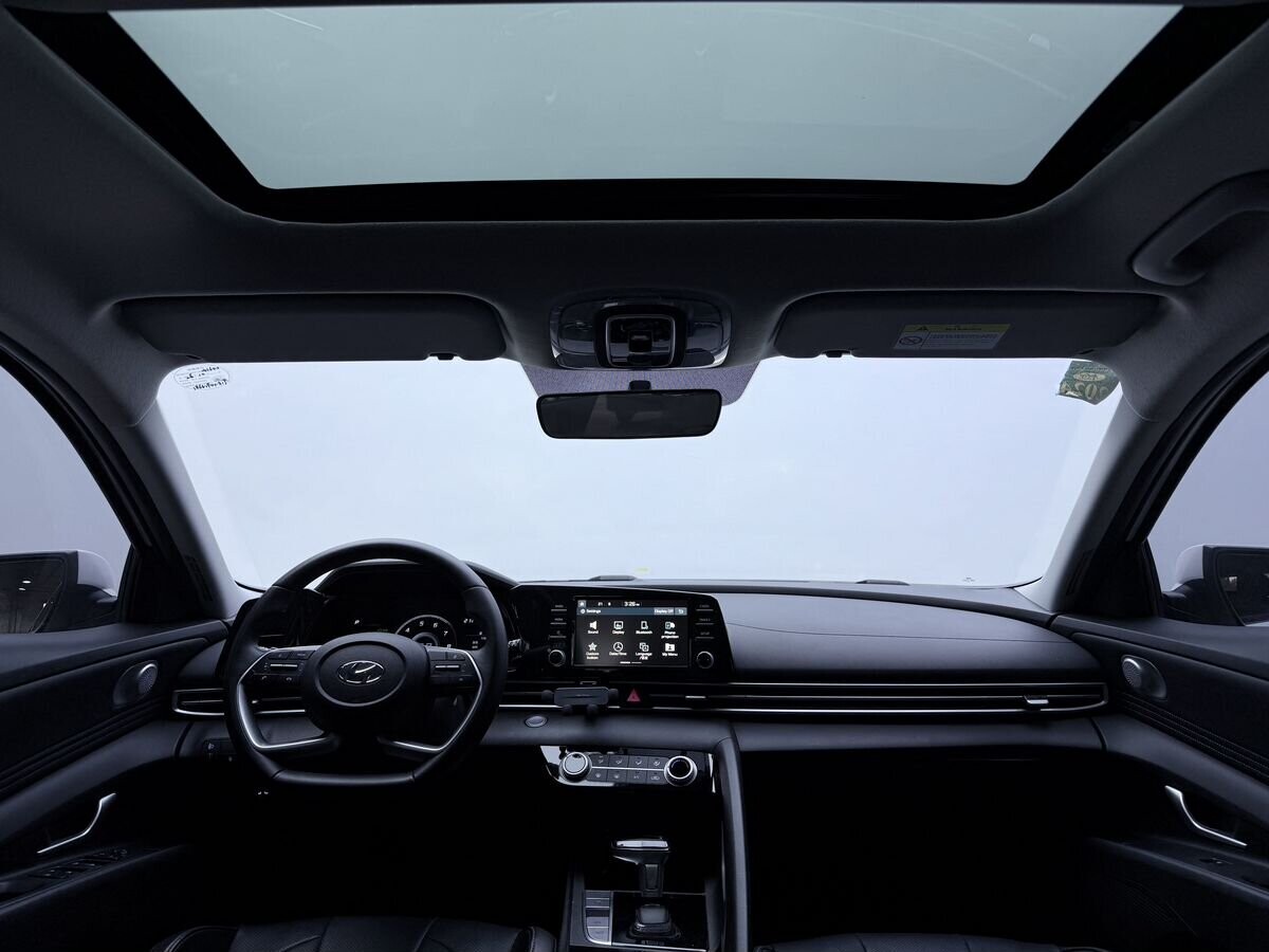 Hyundai Elantra 2022 - фото автомобиля