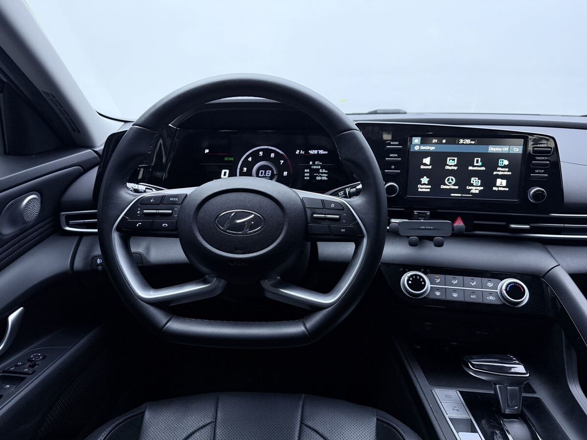 Hyundai Elantra 2022 - фото автомобиля