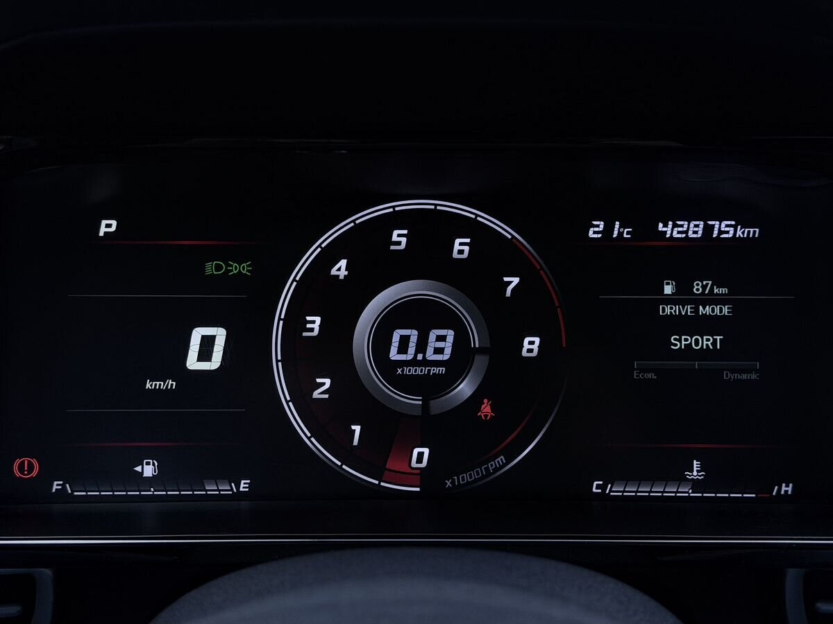 Hyundai Elantra 2022 - фото автомобиля