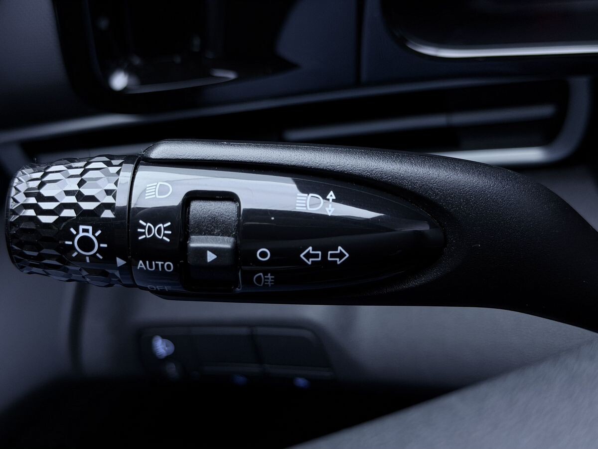 Hyundai Elantra 2022 - фото автомобиля
