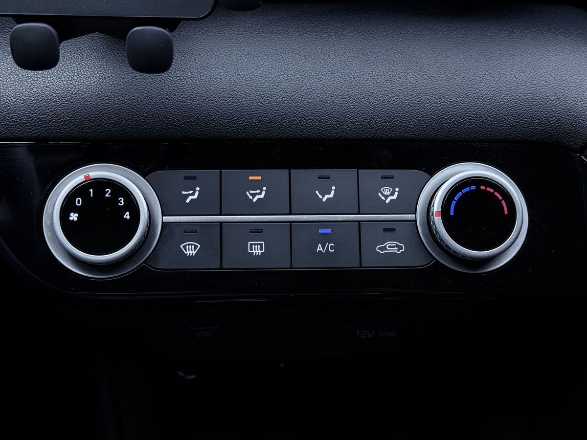 Hyundai Elantra 2022 - фото автомобиля