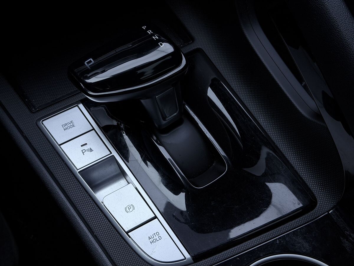 Hyundai Elantra 2022 - фото автомобиля