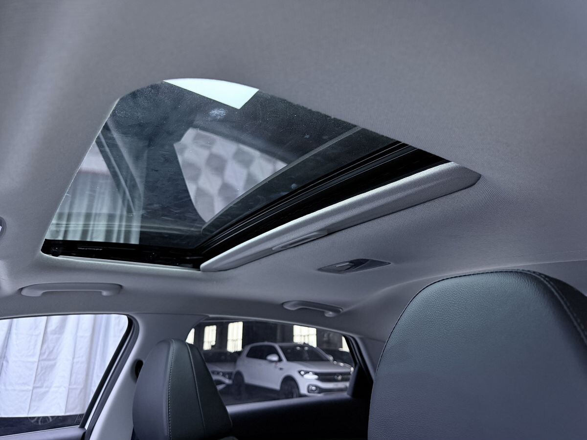 Hyundai Elantra 2022 - фото автомобиля