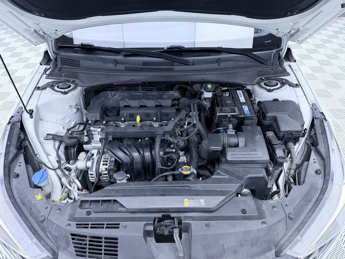 Hyundai Elantra 2022 - фото автомобиля