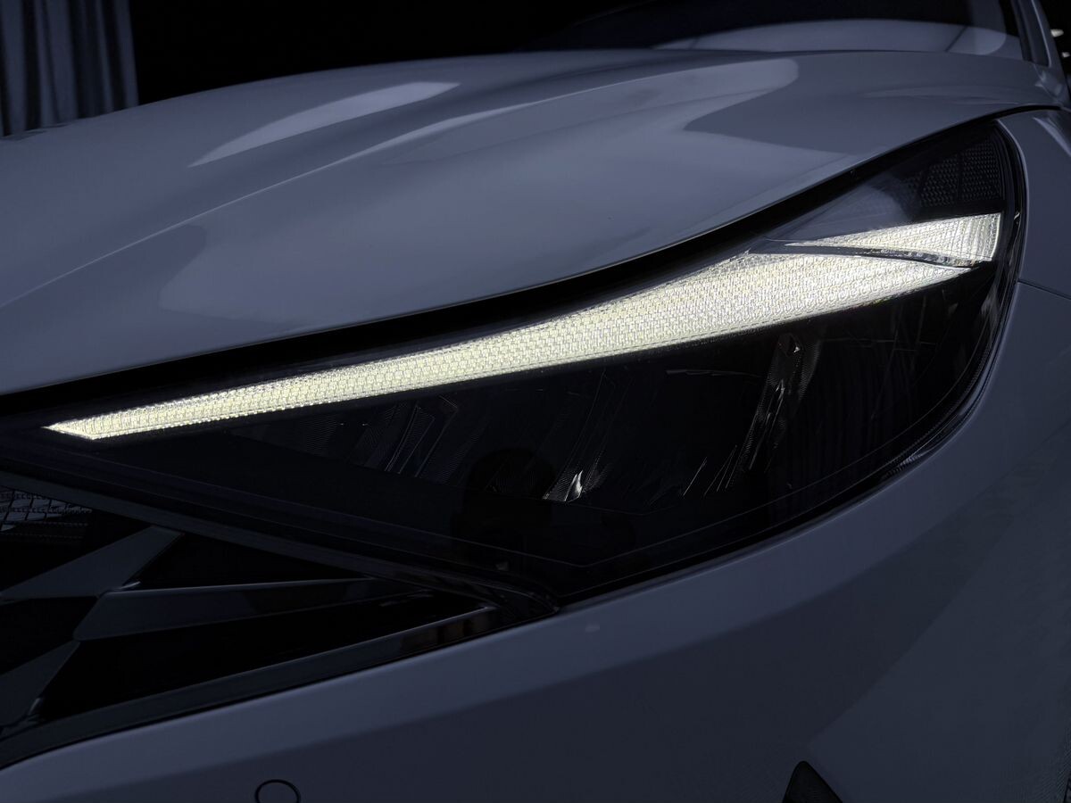 Hyundai Elantra 2022 - фото автомобиля