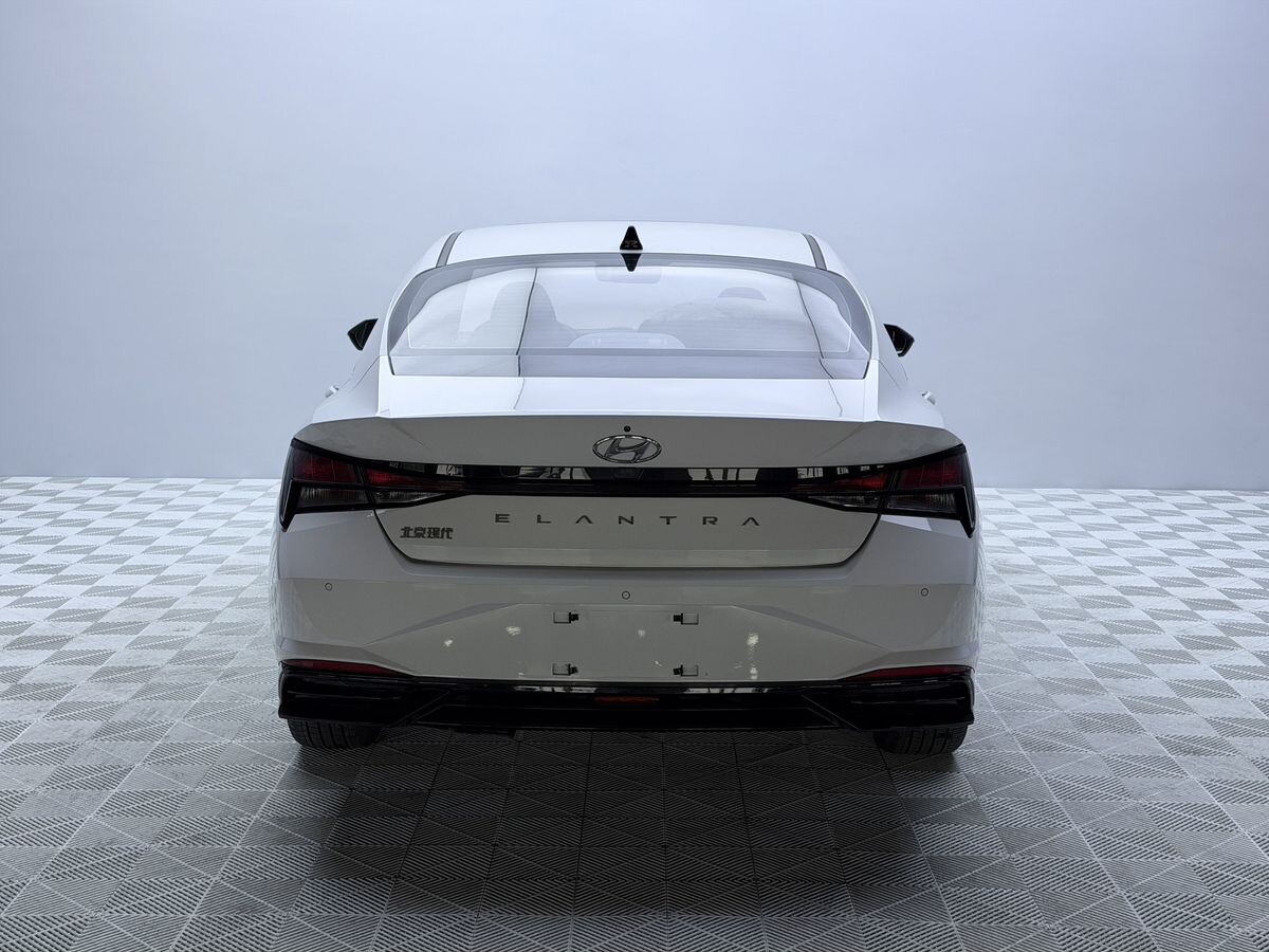 Hyundai Elantra 2022 - фото автомобиля