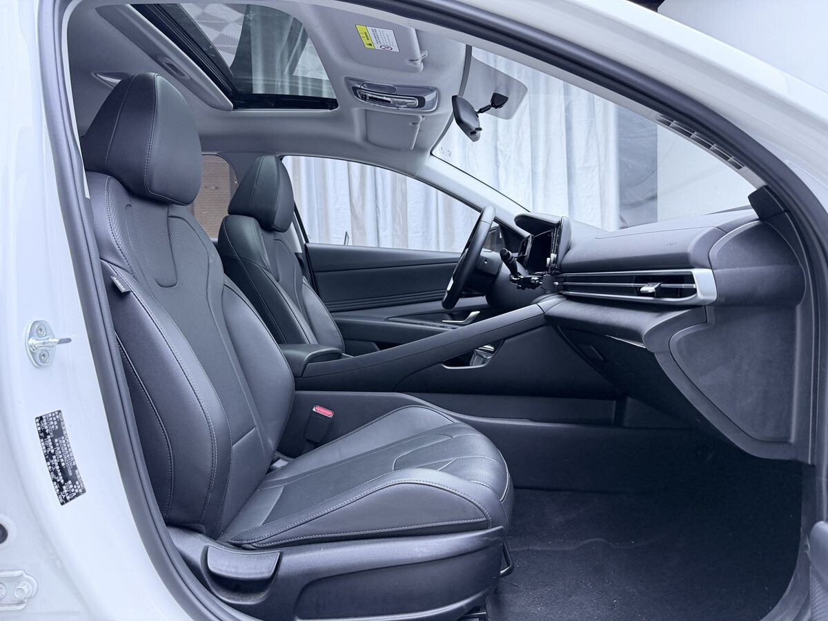Hyundai Elantra 2022 - фото автомобиля