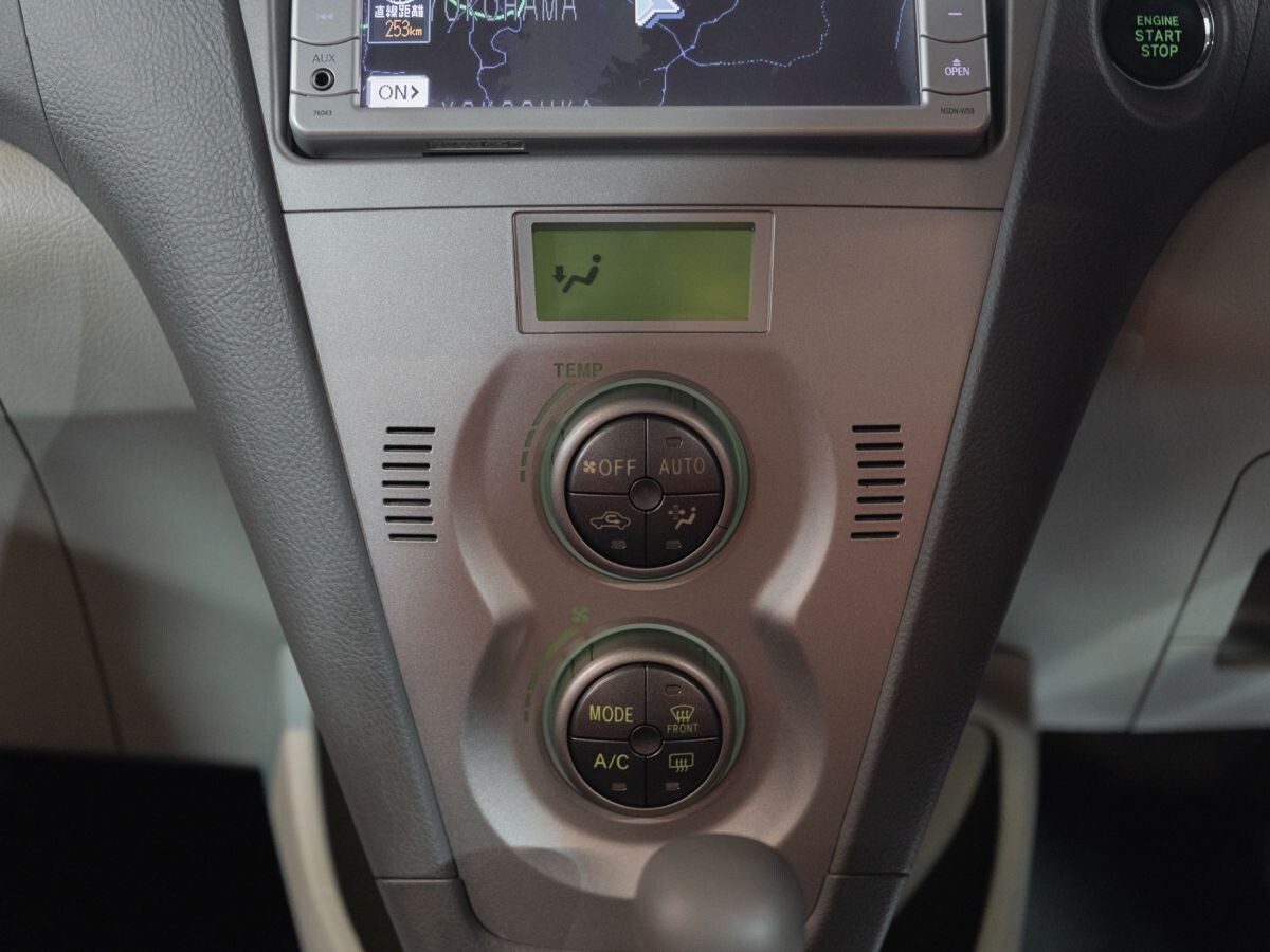 Toyota Belta 2009 - фото автомобиля