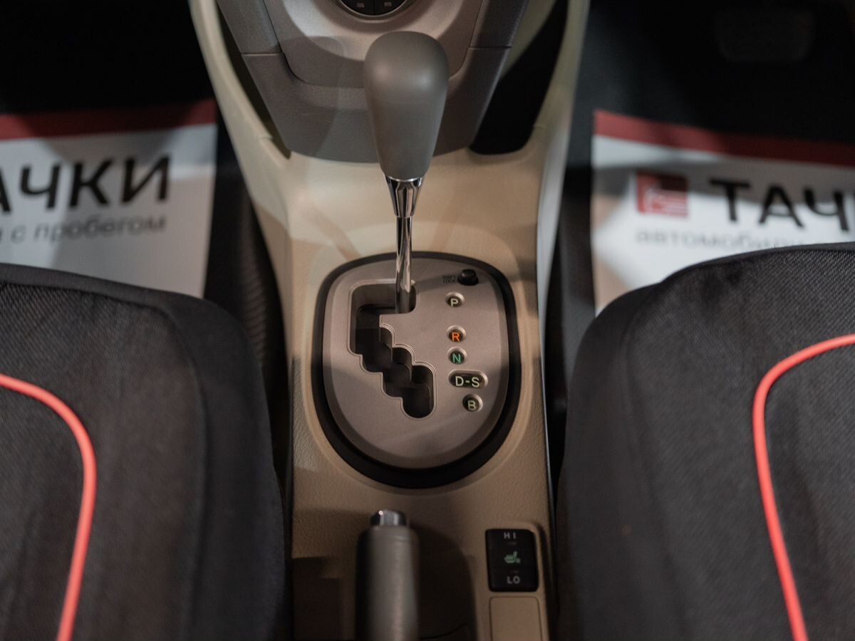 Toyota Belta 2009 - фото автомобиля