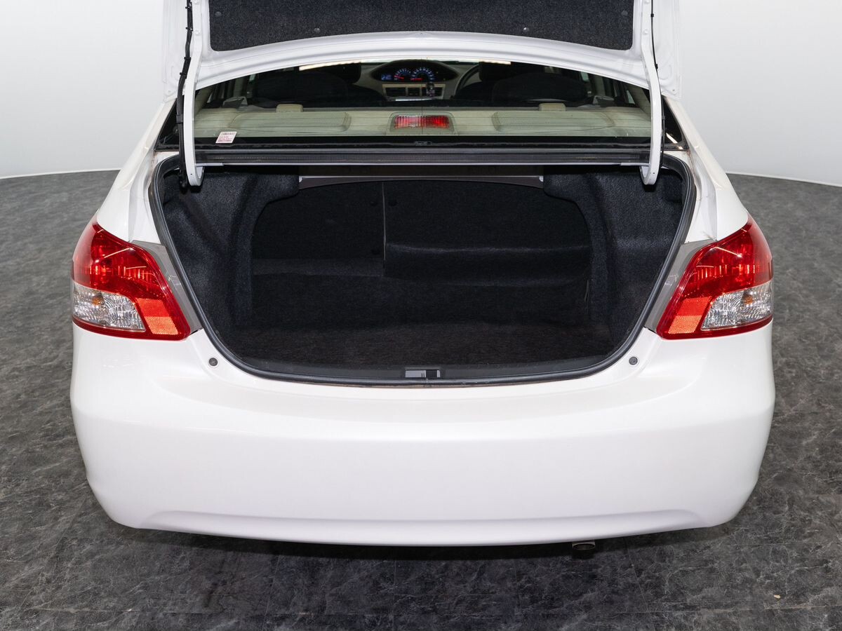 Toyota Belta 2009 - фото автомобиля