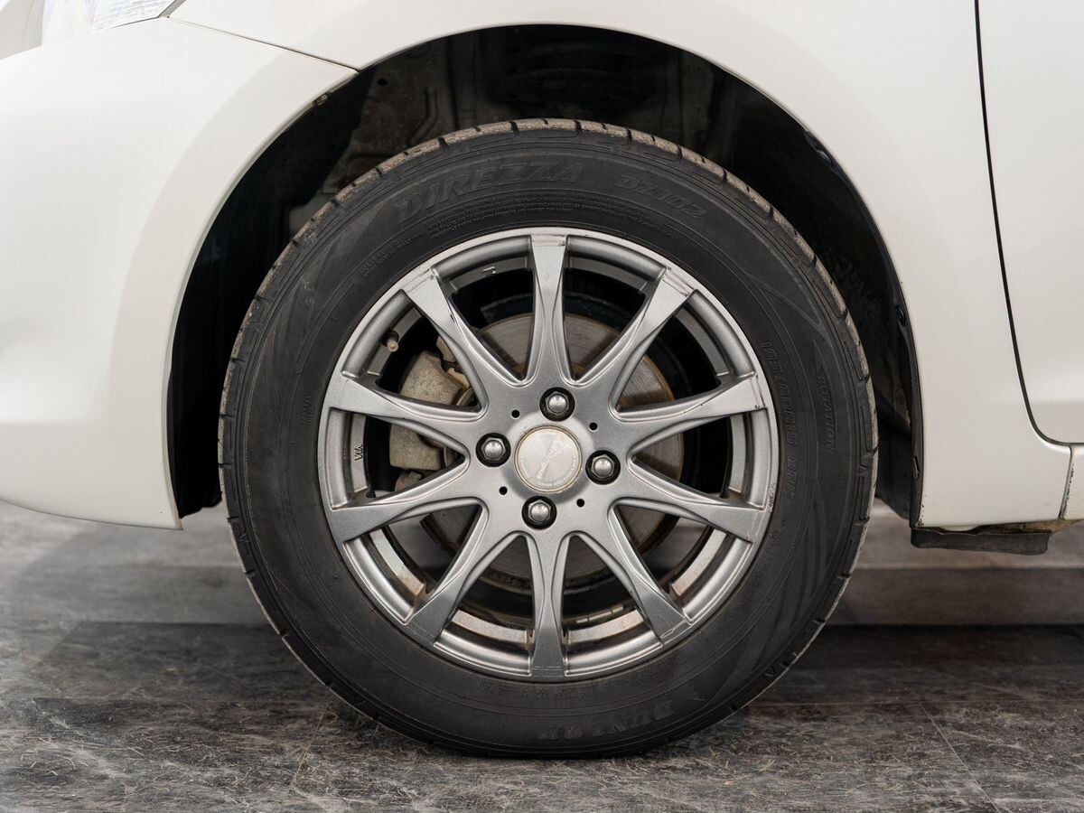 Toyota Belta 2009 - фото автомобиля