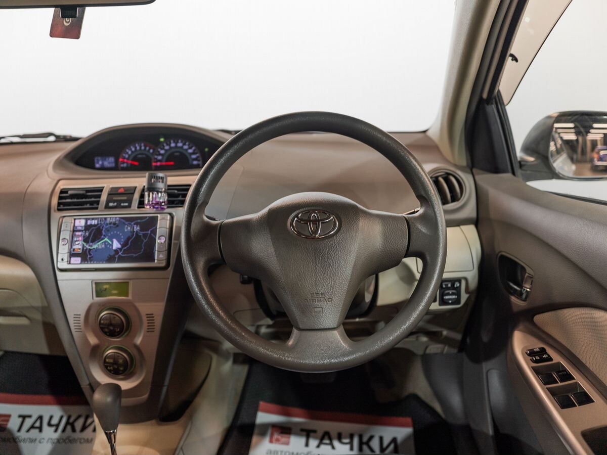Toyota Belta 2009 - фото автомобиля