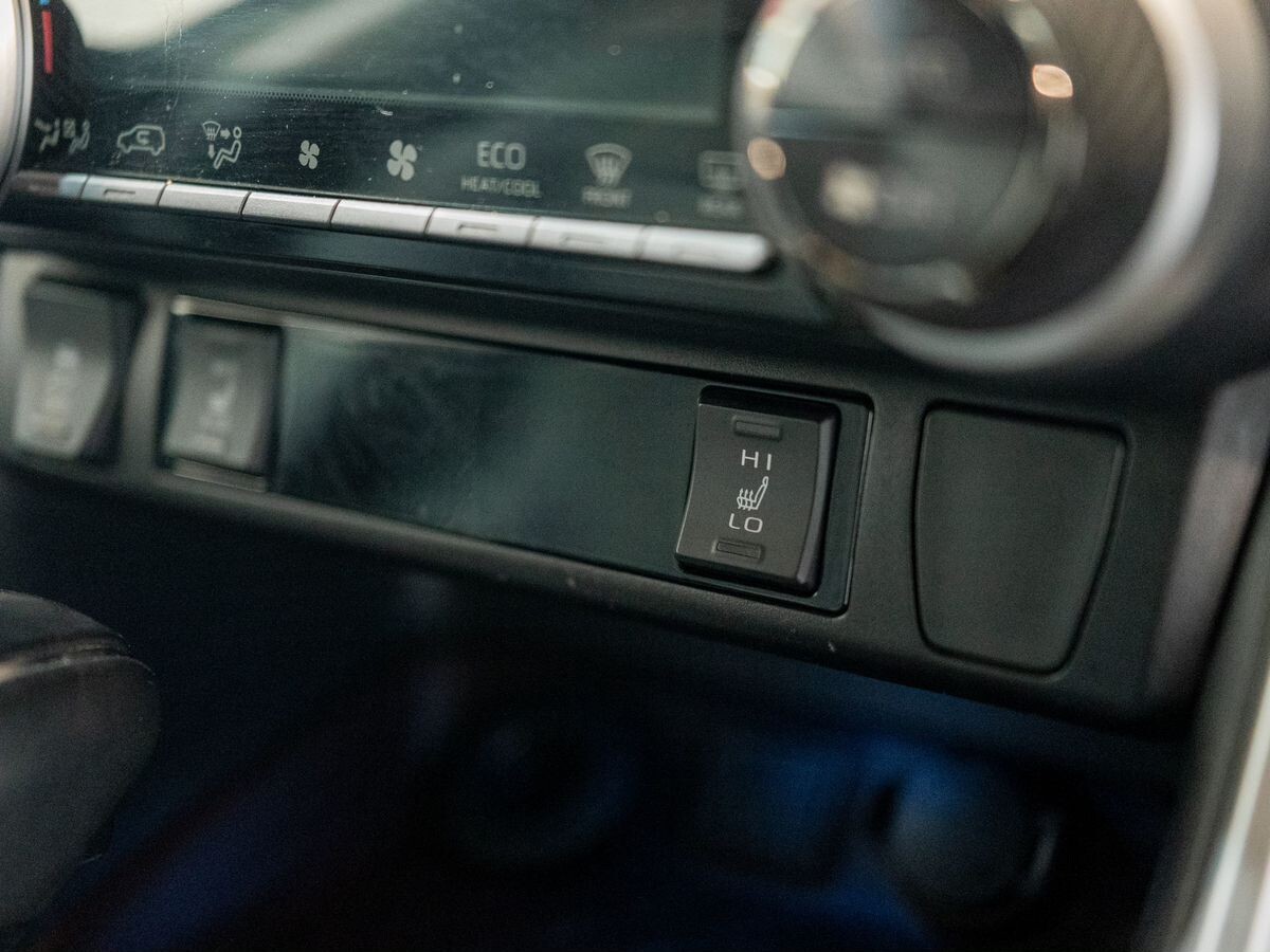 Toyota RAV4 2019 - фото автомобиля