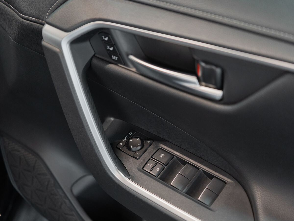 Toyota RAV4 2019 - фото автомобиля