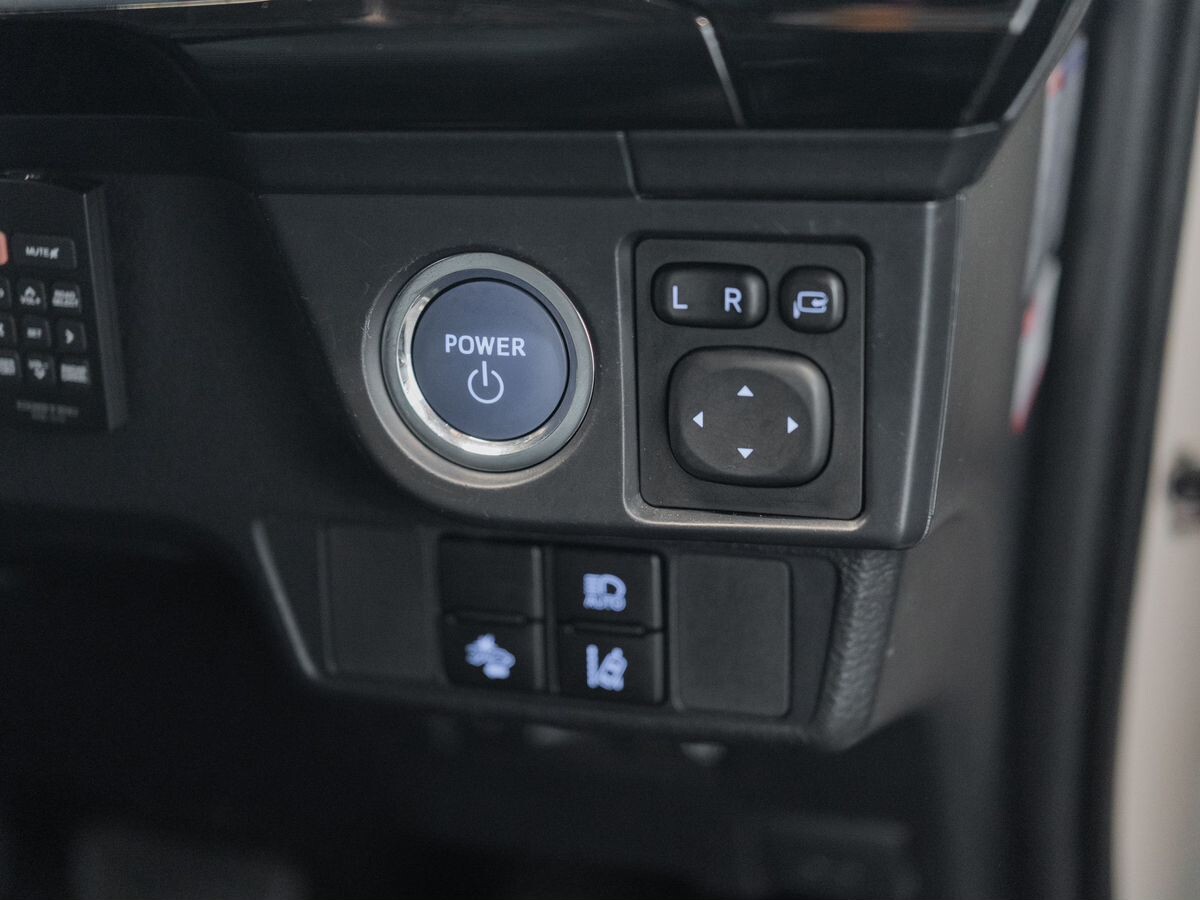 Toyota Corolla Fielder 2019 - фото автомобиля