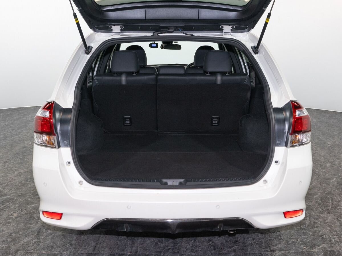 Toyota Corolla Fielder 2019 - фото автомобиля