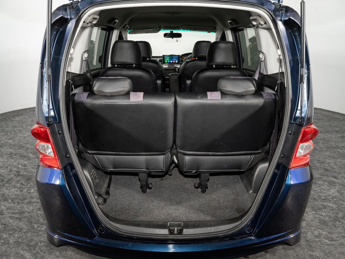 Honda Freed 2010 - фото автомобиля