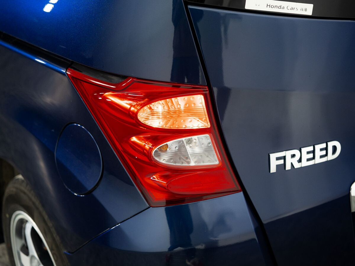 Honda Freed 2010 - фото автомобиля