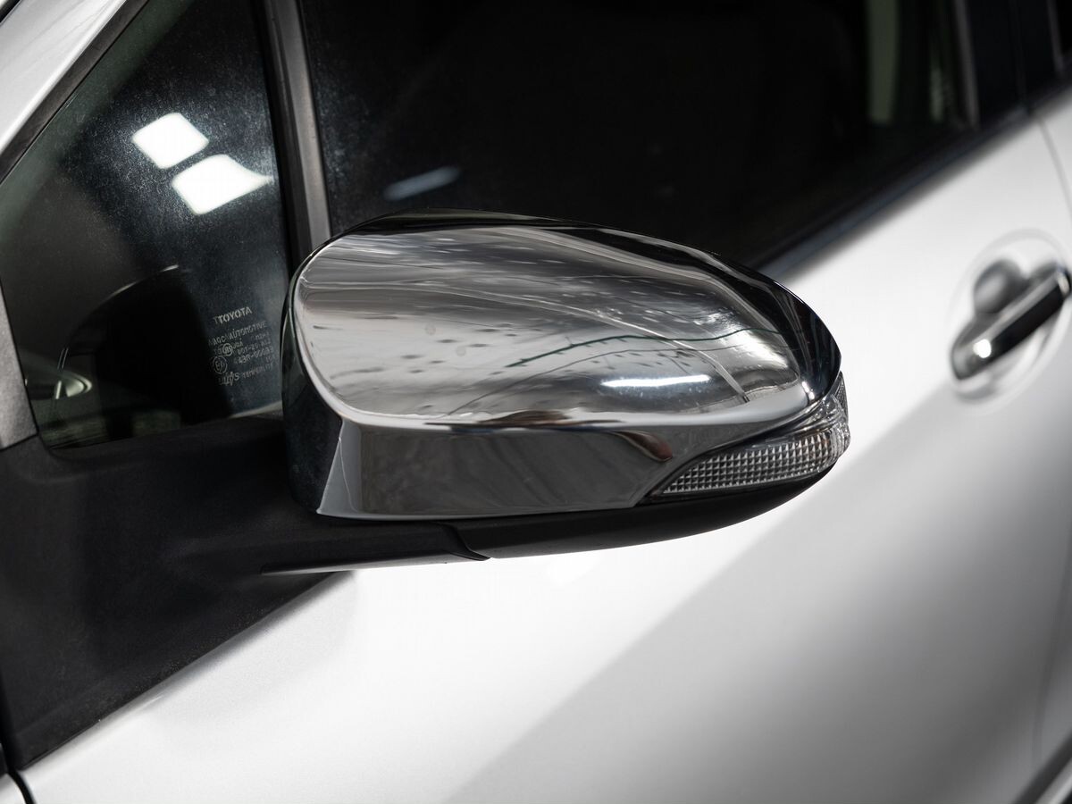 Toyota Vitz 2012 - фото автомобиля