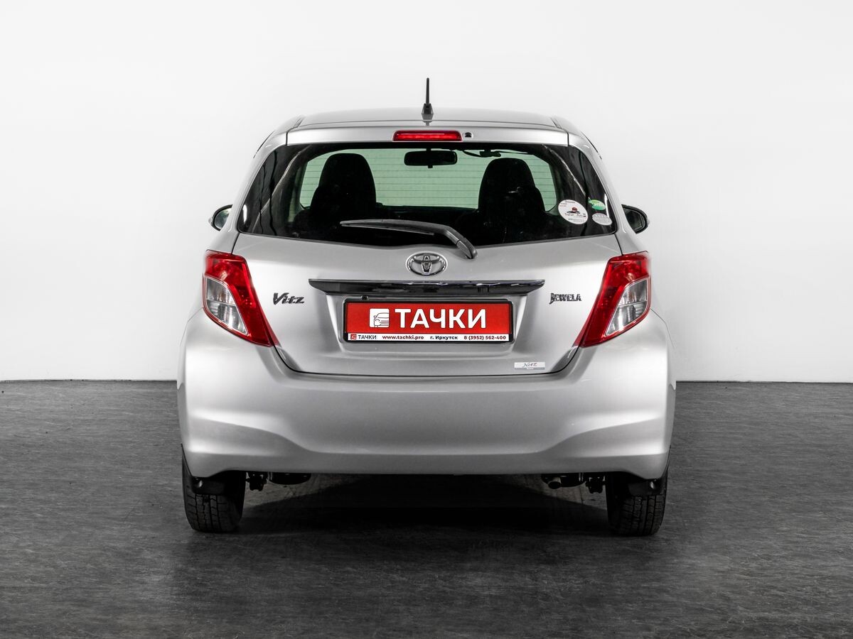 Toyota Vitz 2012 - фото автомобиля