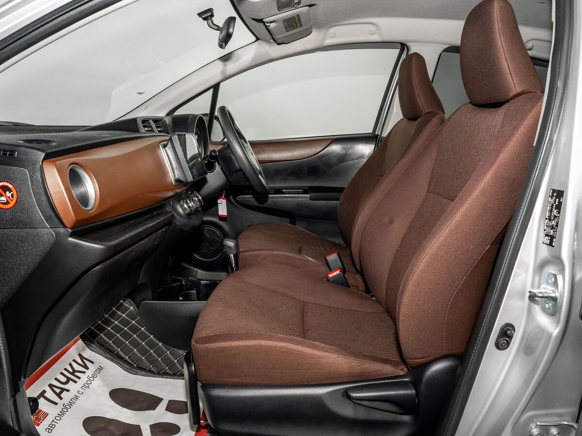 Toyota Vitz 2012 - фото автомобиля