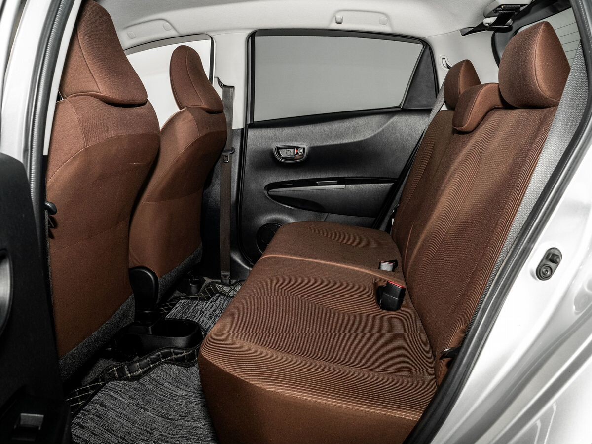 Toyota Vitz 2012 - фото автомобиля