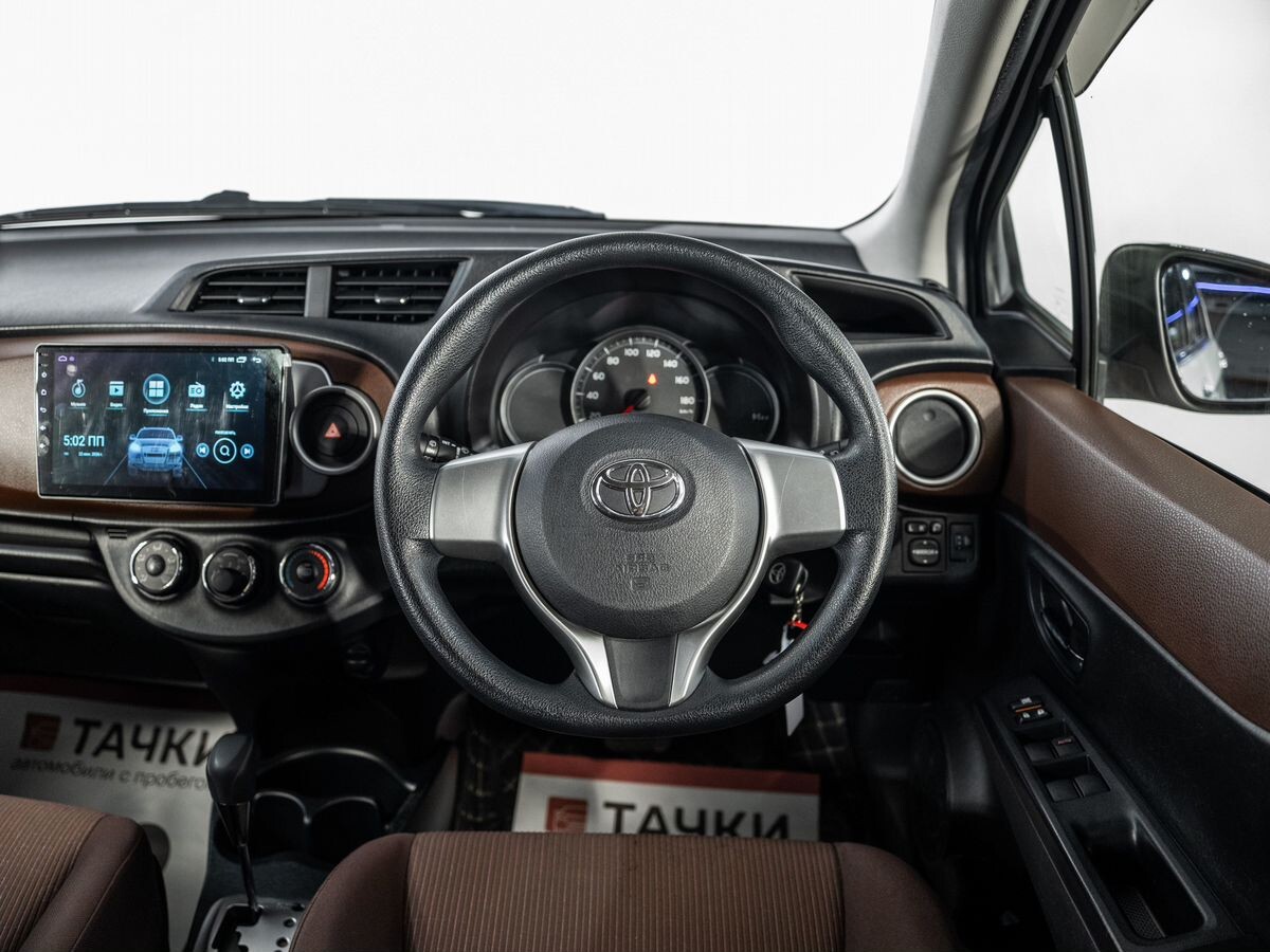 Toyota Vitz 2012 - фото автомобиля