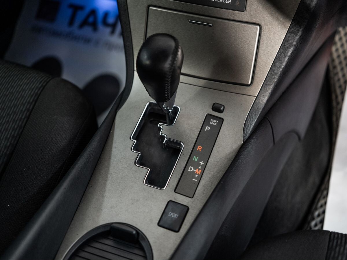 Toyota Avensis 2011 - фото автомобиля