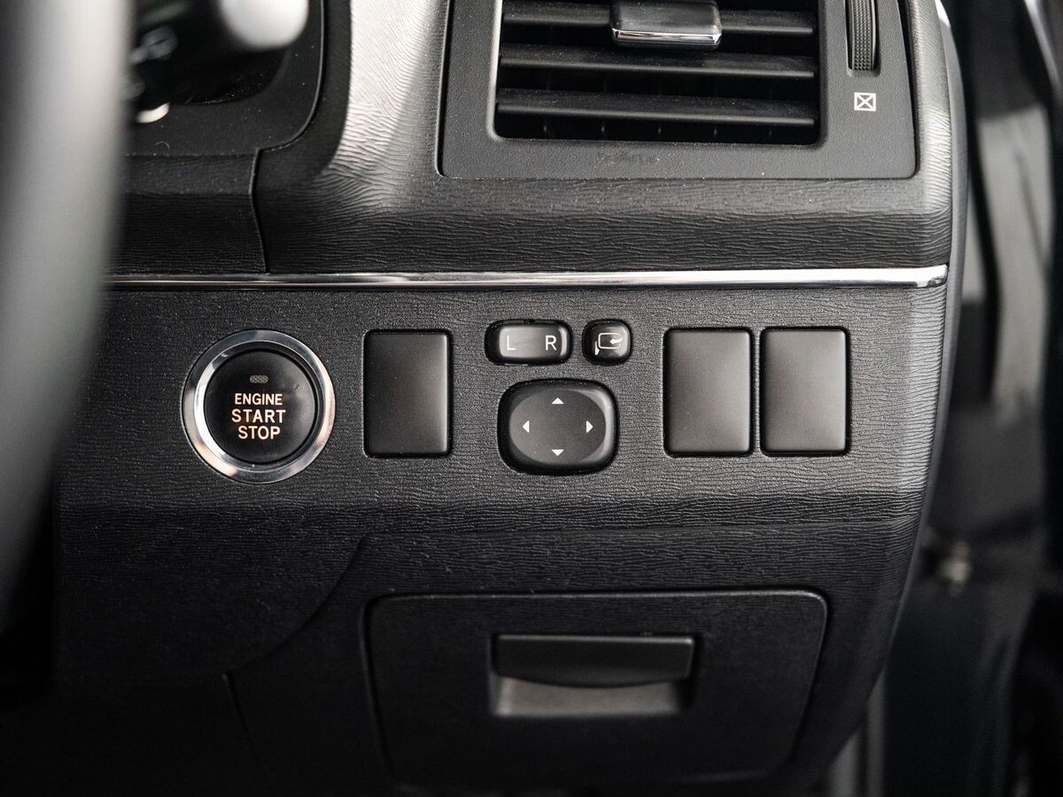 Toyota Avensis 2011 - фото автомобиля