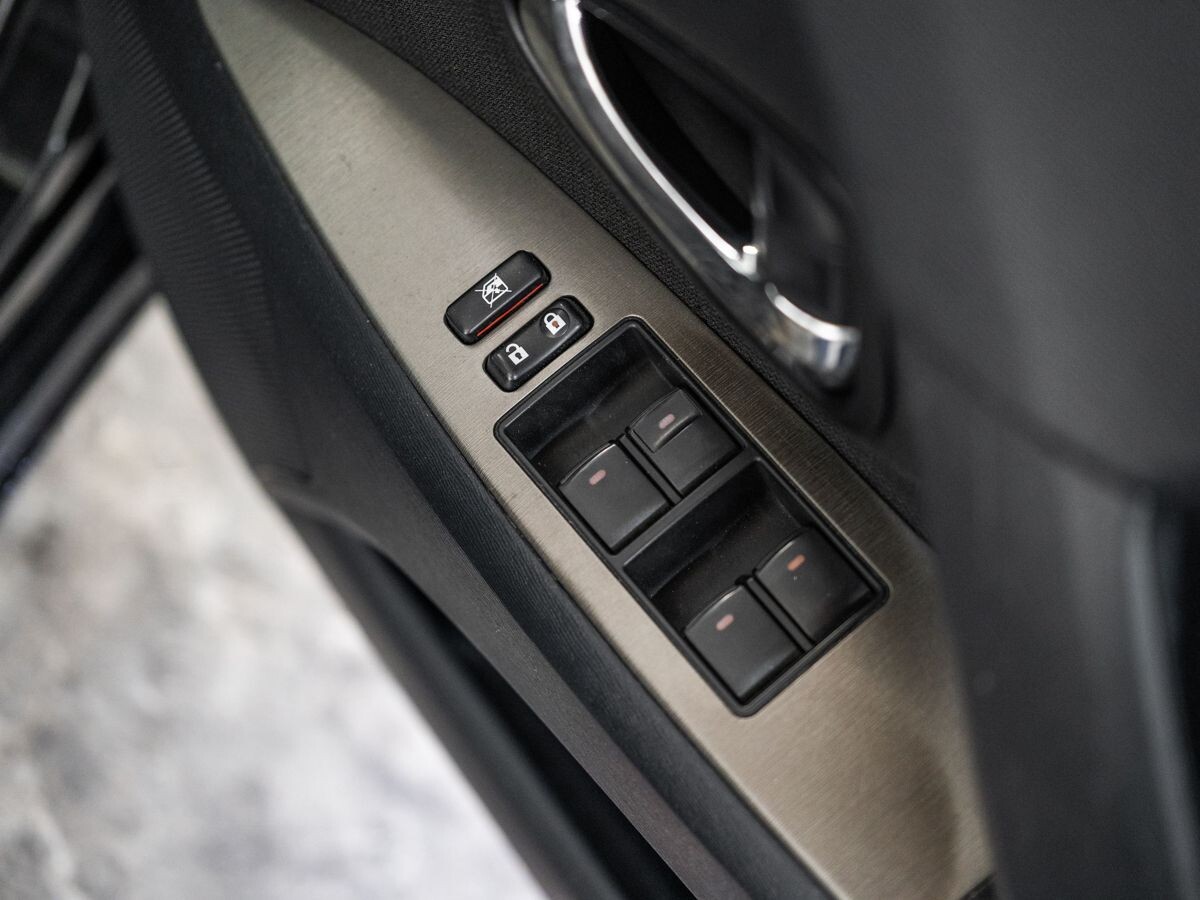 Toyota Avensis 2011 - фото автомобиля