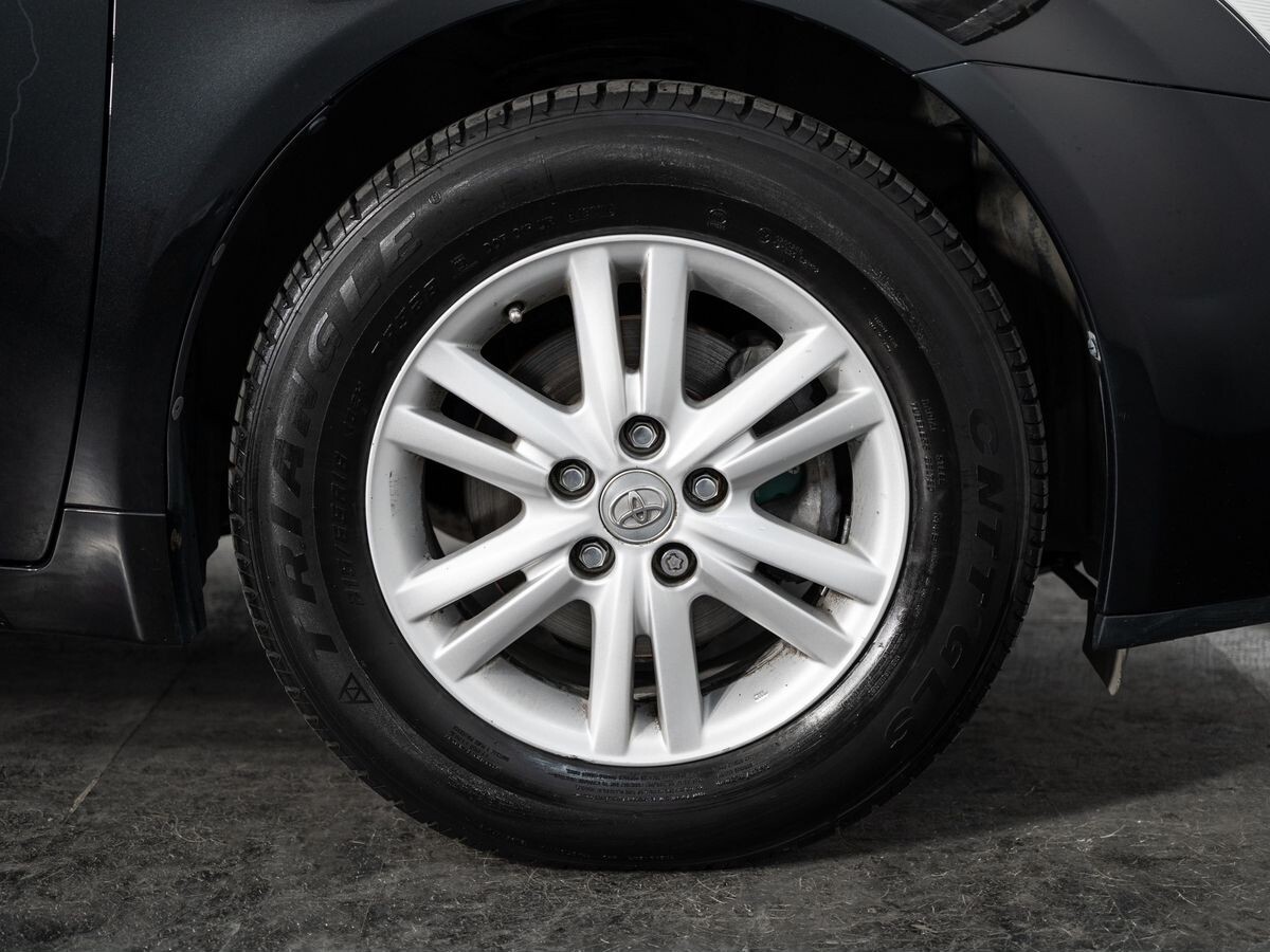 Toyota Avensis 2011 - фото автомобиля
