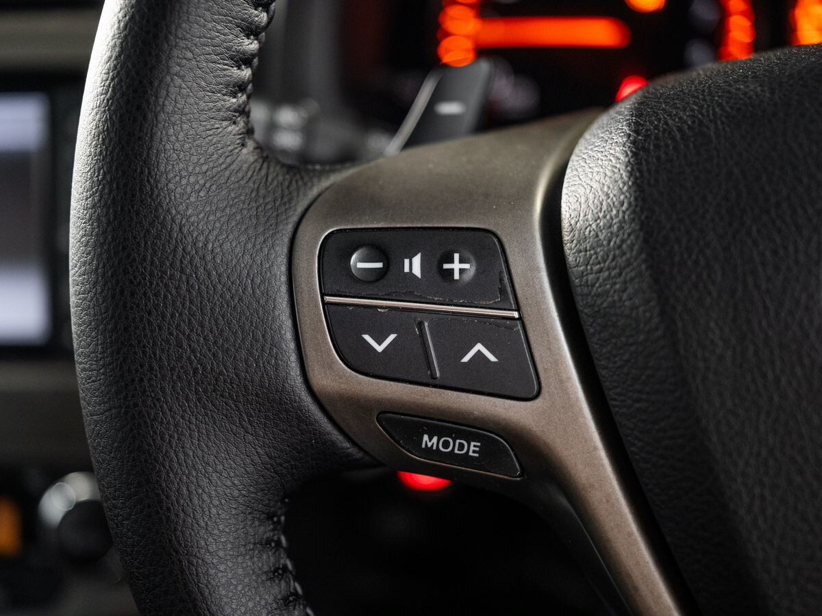 Toyota Avensis 2011 - фото автомобиля