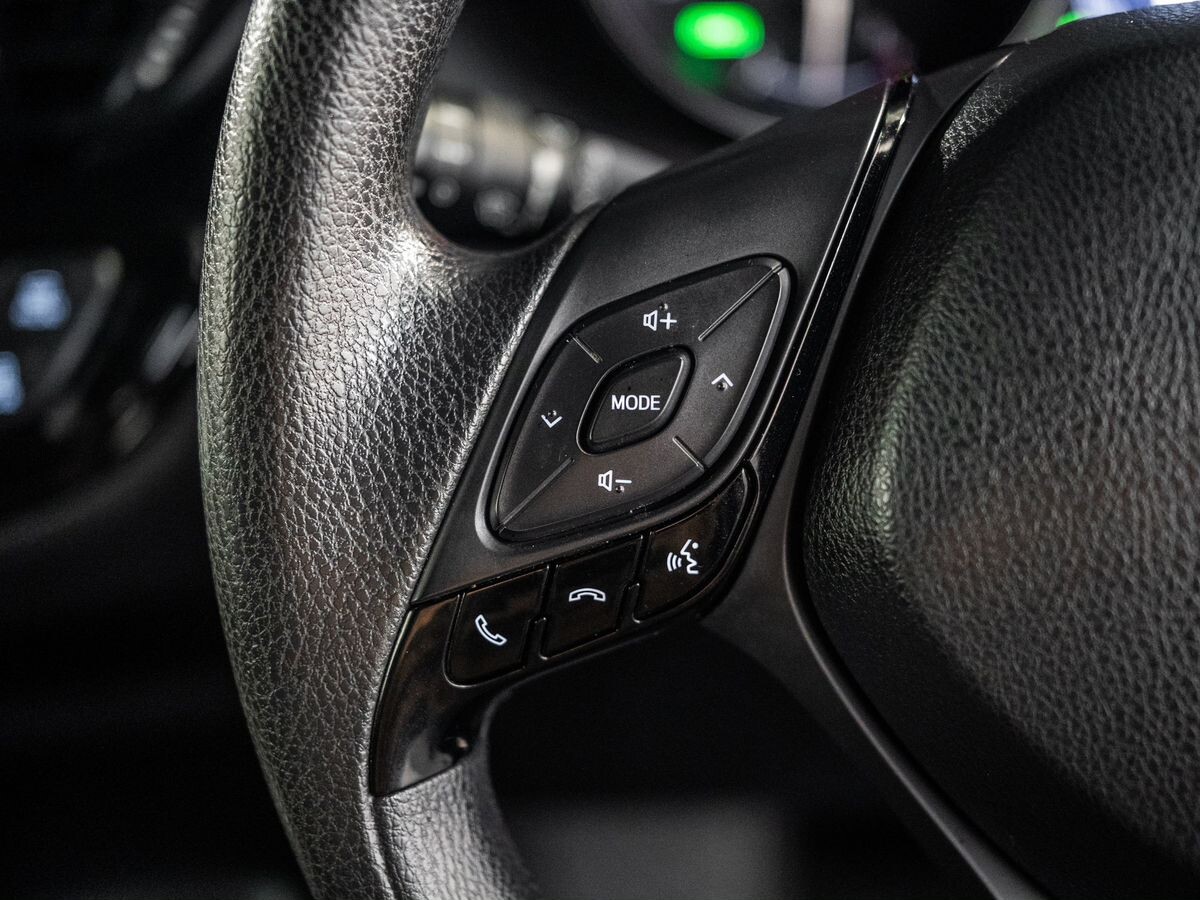 Toyota C-HR 2019 - фото автомобиля