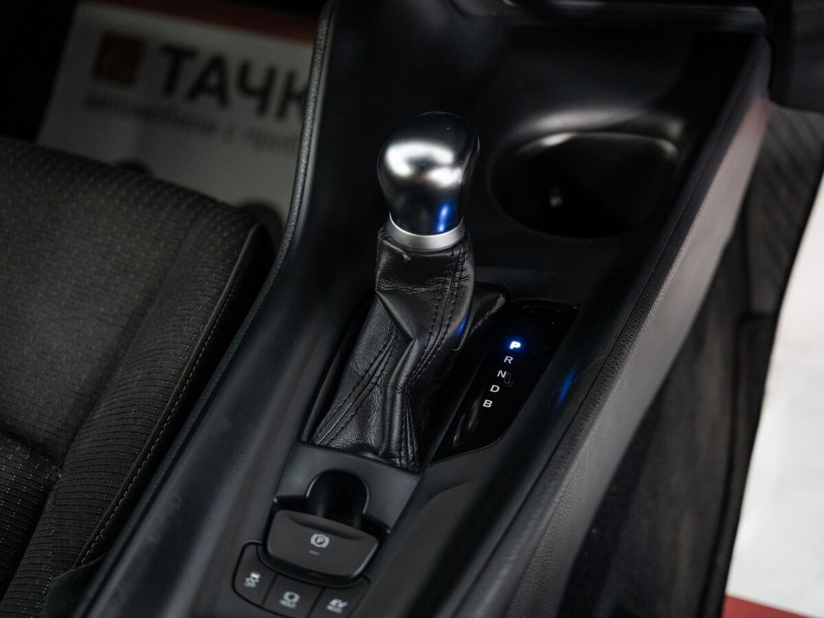 Toyota C-HR 2019 - фото автомобиля