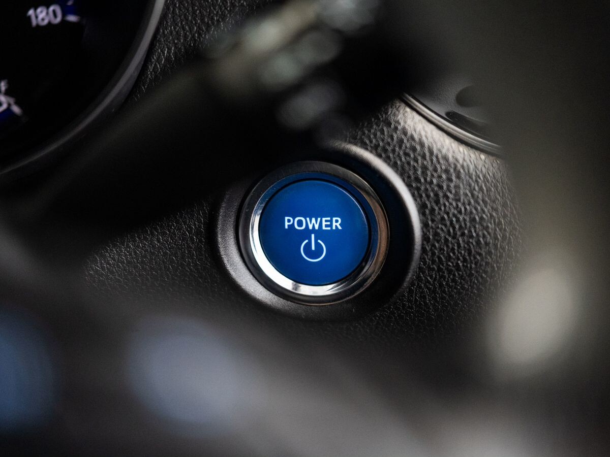Toyota C-HR 2019 - фото автомобиля