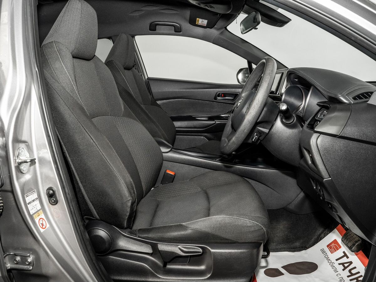 Toyota C-HR 2019 - фото автомобиля