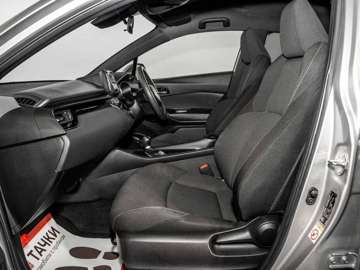 Toyota C-HR 2019 - фото автомобиля