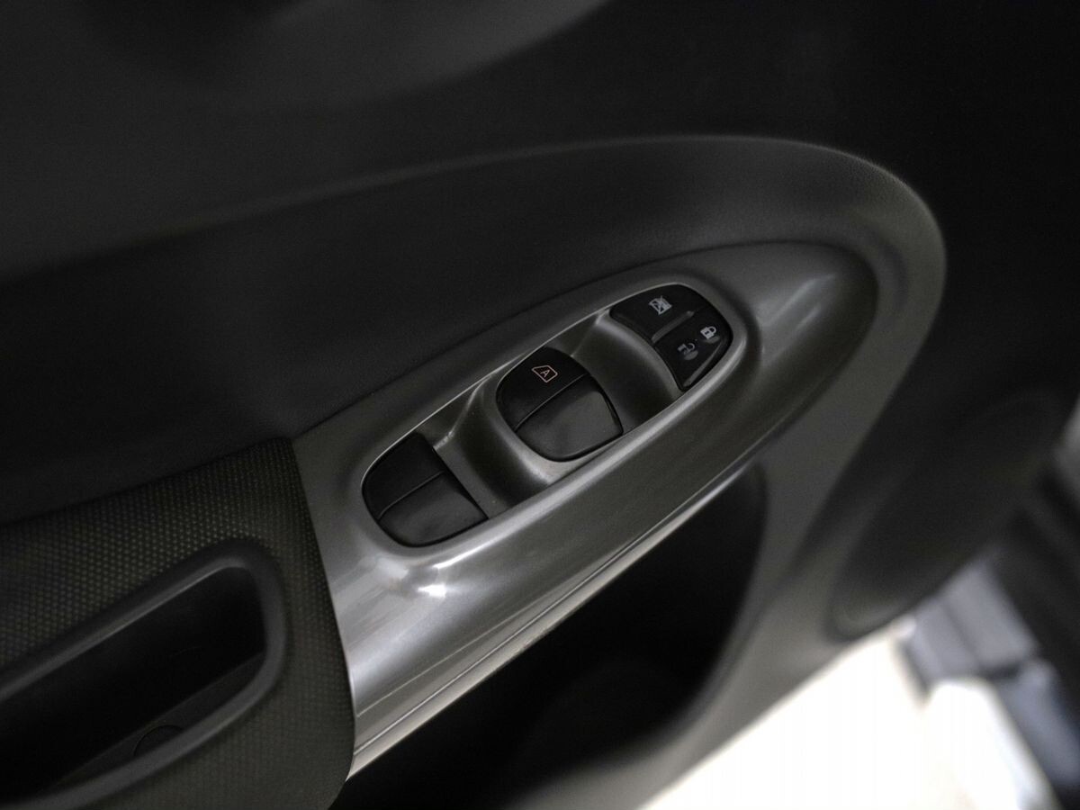 Nissan Juke 2011 - фото автомобиля