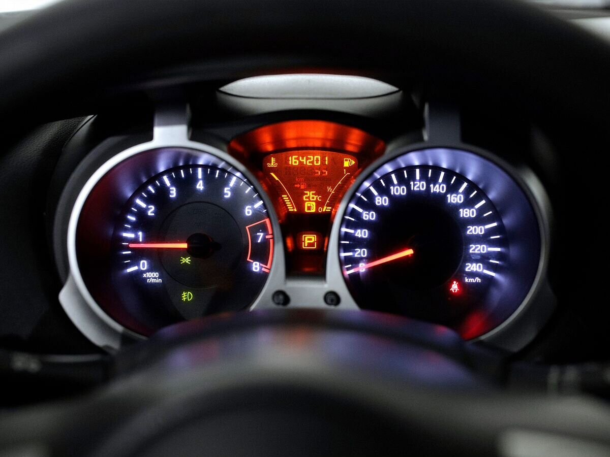 Nissan Juke 2011 - фото автомобиля
